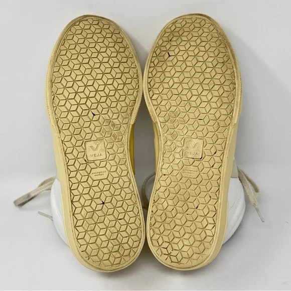 Veja MINOTAUR X BERLIN WHITE PIERRE - Women’s Size 10